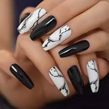 uñas pintadas blanco y negro